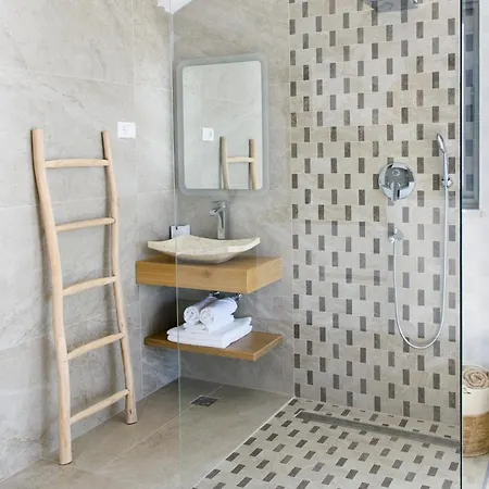 Gallery Luxury & Rooms-only Adults Апартаменти *