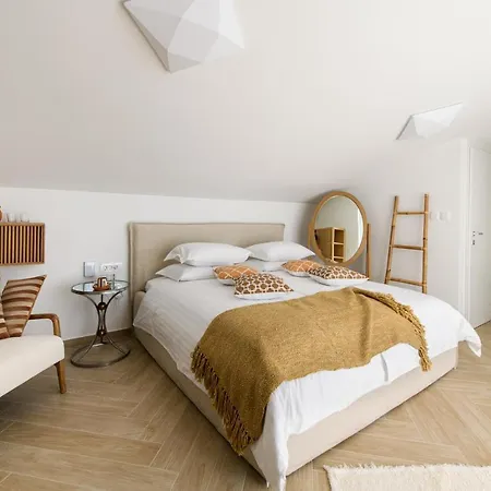 Gallery Luxury & Rooms-only Adults Спліт