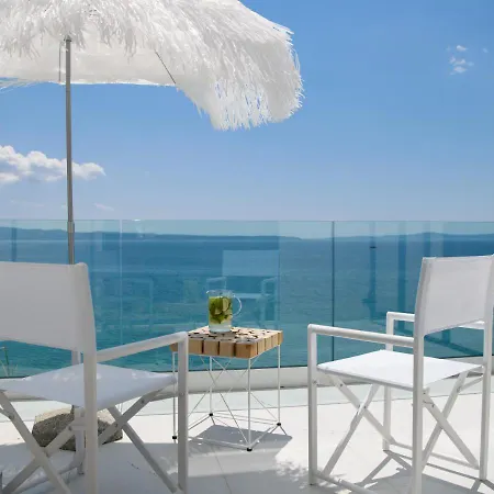 Gallery Luxury Suites & Rooms-Only Adults Apartment