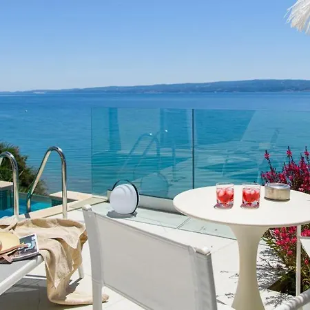 Gallery Luxury Suites & Rooms-Only Adults *