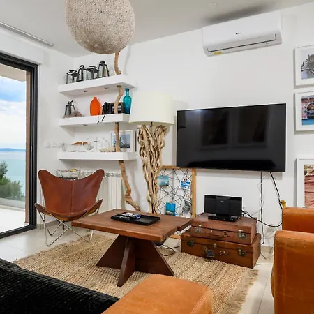 Gallery Luxury Suites & Rooms-Only Adults * Split