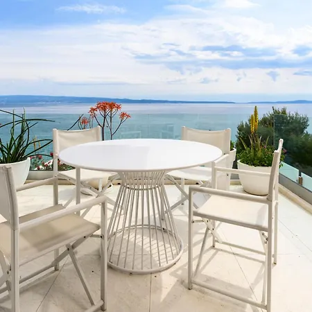 Gallery Luxury & Rooms-only Adults Split