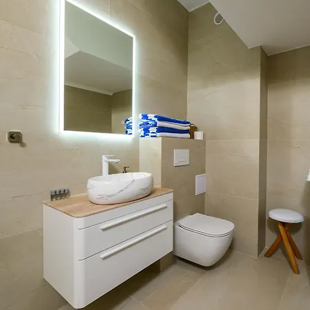 Gallery Luxury Suites & Rooms-Only Adults * Split