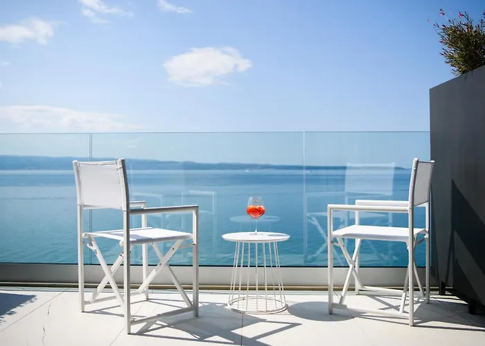 Gallery Luxury Suites & Rooms-Only Adults Apartment