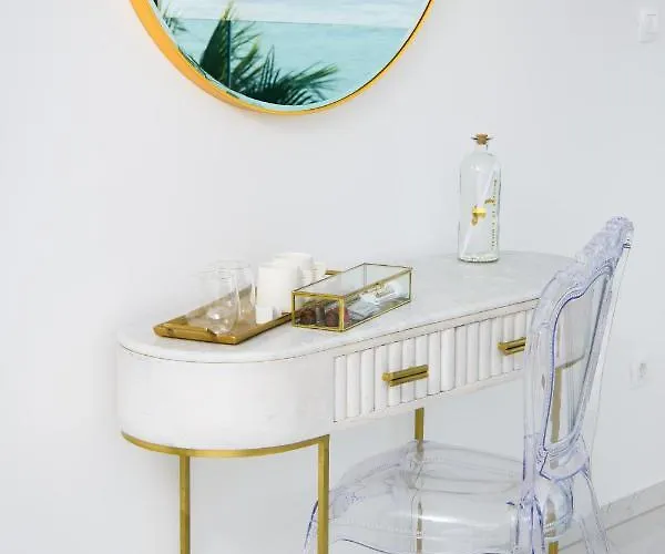 Gallery Luxury Suites & Rooms-Only Adults Apartment