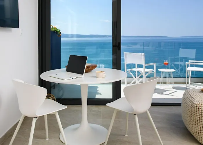 Gallery Luxury Suites & Rooms-Only Adults * Split