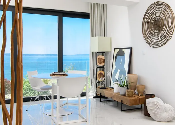 Gallery Luxury Suites & Rooms-Only Adults * Split