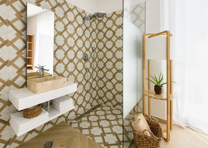 Gallery Luxury Suites & Rooms-Only Adults * Split