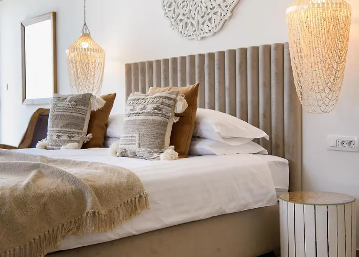 Gallery Luxury Suites & Rooms-Only Adults Apartment