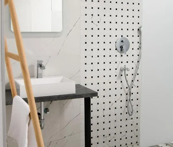 Gallery Luxury Suites & Rooms-Only Adults Split