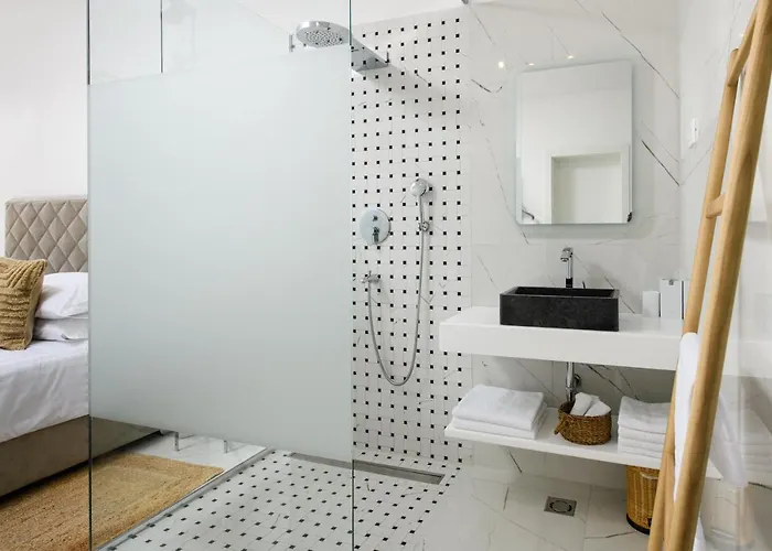 Gallery Luxury Suites & Rooms-Only Adults * Split