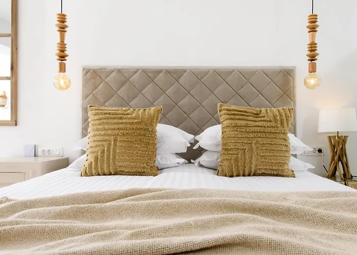 Gallery Luxury Suites & Rooms-Only Adults Split