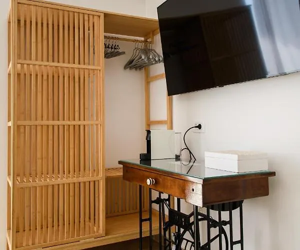 Gallery Luxury Suites & Rooms-Only Adults Split