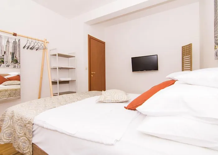 Gallery Luxury Suites & Rooms-Only Adults Apartment