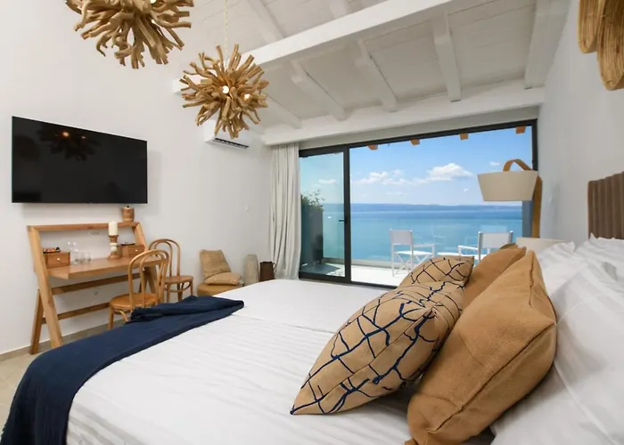 Gallery Luxury Suites & Rooms-Only Adults Apartment