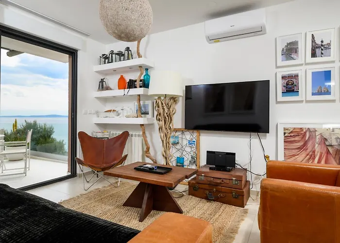 Gallery Luxury Suites & Rooms-Only Adults * Split