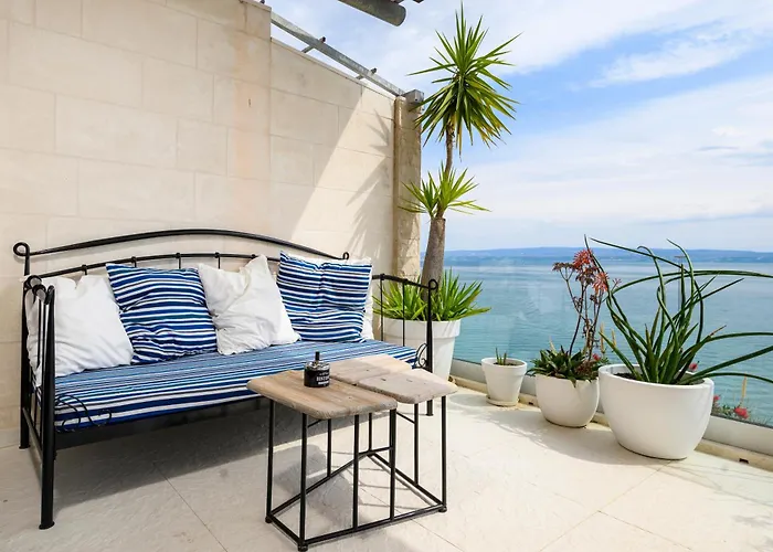 Gallery Luxury Suites & Rooms-Only Adults Apartment