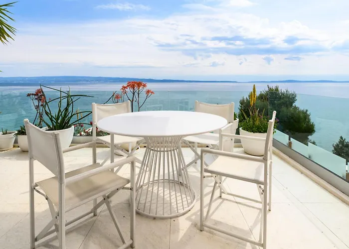 Gallery Luxury Suites & Rooms-Only Adults Split