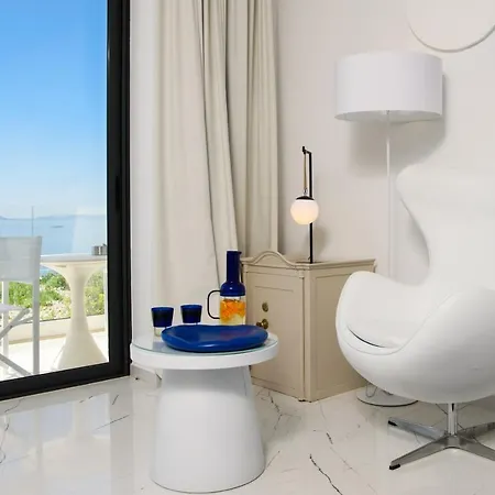 Gallery Luxury & Rooms-only Adults Split