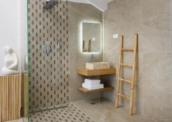 Gallery Luxury Suites & Rooms-Only Adults *