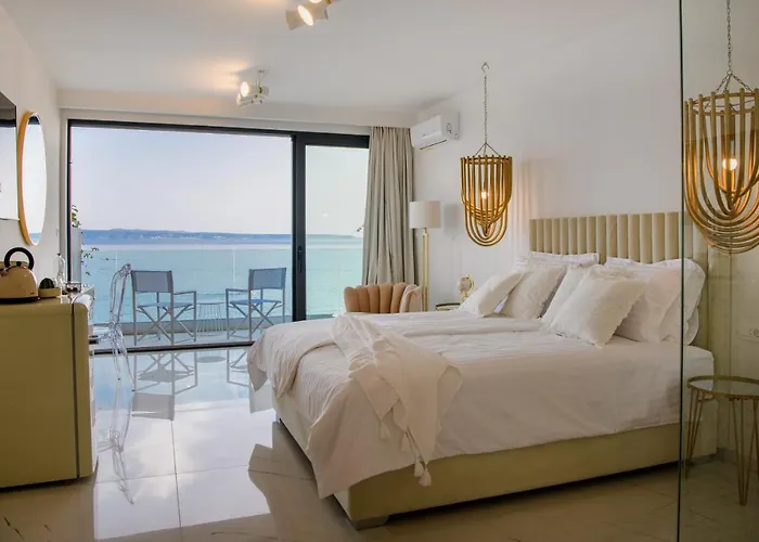 Gallery Luxury Suites & Rooms-Only Adults Apartment