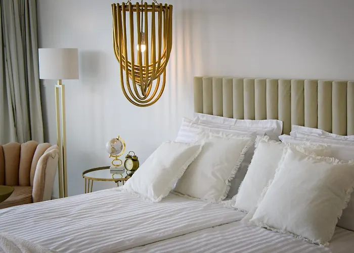 Gallery Luxury Suites & Rooms-Only Adults *