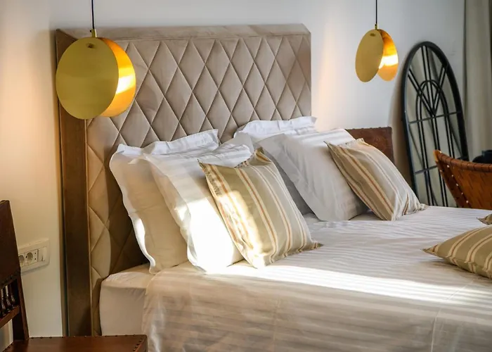 Gallery Luxury Suites & Rooms-Only Adults Apartment Split