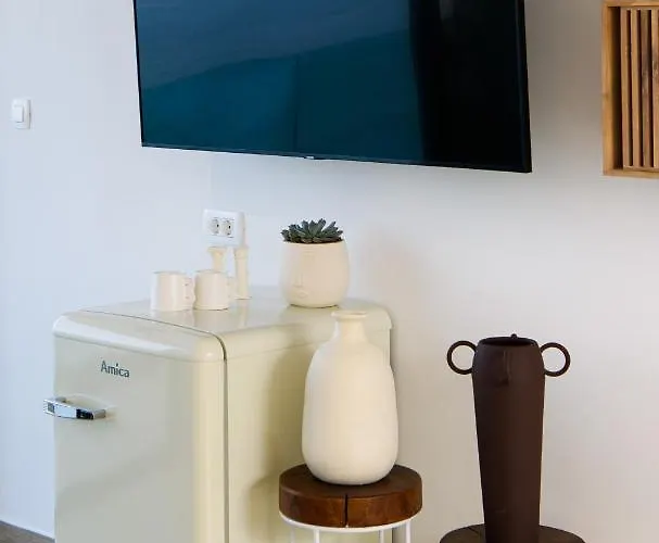 Gallery Luxury Suites & Rooms-Only Adults * Split