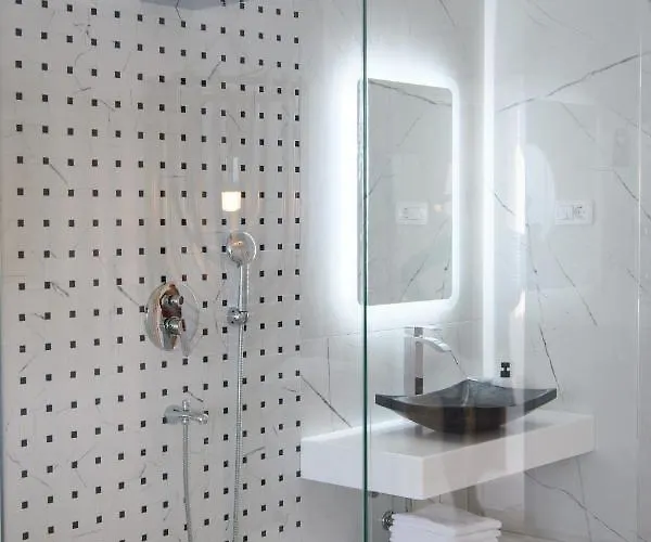 Gallery Luxury Suites & Rooms-Only Adults * Split