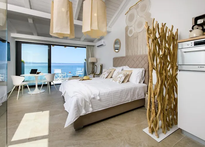 Gallery Luxury Suites & Rooms-Only Adults