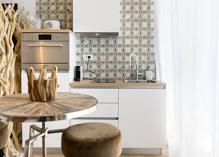 Gallery Luxury Suites & Rooms-Only Adults Split