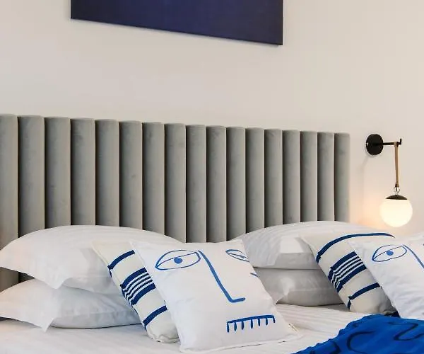 Gallery Luxury Suites & Rooms-Only Adults *