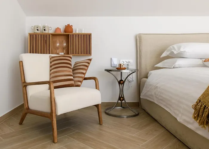 Gallery Luxury Suites & Rooms-Only Adults * Split