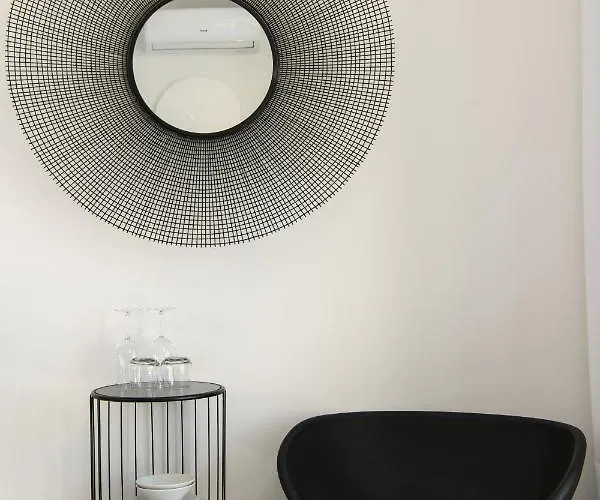 Gallery Luxury Suites & Rooms-Only Adults Apartment *