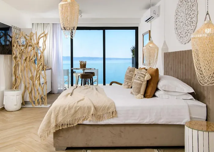 Gallery Luxury Suites & Rooms-Only Adults Apartment